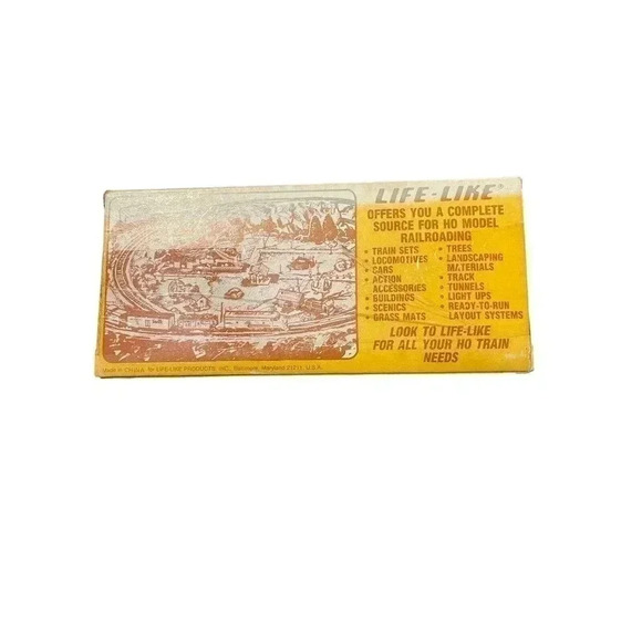 HO Train Tank Car Life Like Yellow Hudson's Bay Oil & Gas #8522 - Picture 2 of 2